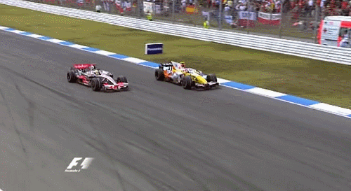 2008 German GP - Hamilton overtakes Piquet Jr
