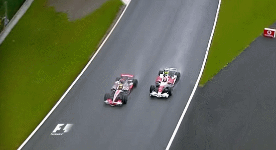 2008 Italian GP - Hamilton overtakes Glock and Kubica